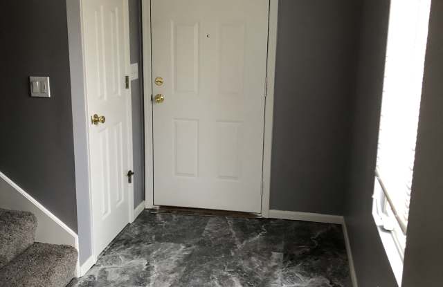 505 Lancaster Court Gallery 3