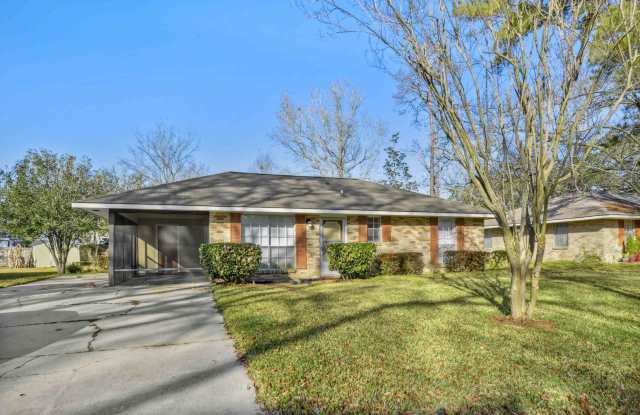 Roomy  Polished 2 bed/1 bath, almost 1000 sf Home Near I-10, Airline,  EA! photos photos