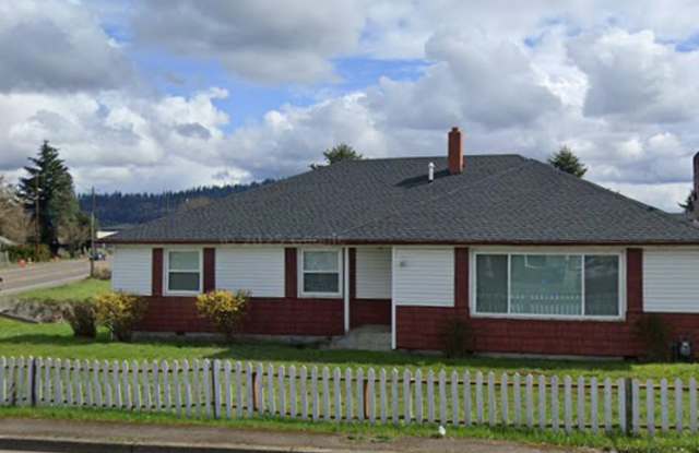 Large 4 Bedroom 2 Bath 1 Story Home with Large back deck photos photos