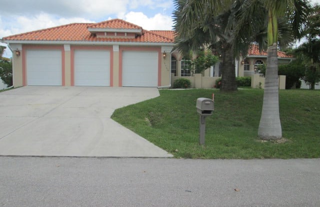 2540 SW 4th Ave - 2540 Southwest 4th Avenue, Cape Coral, FL 33914