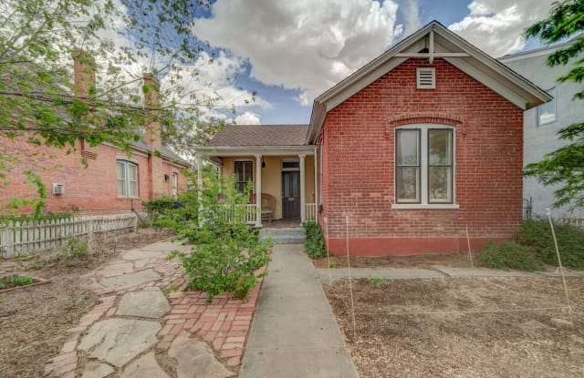 208 Edith Blvd SE photos photos