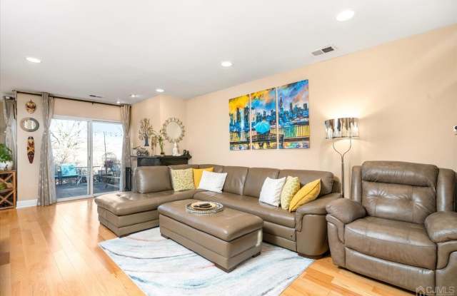 31-D chicopee Drive Gallery 4