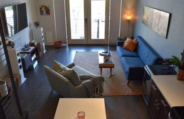 544 E Ames Pl Gallery 2