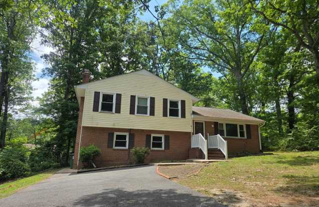 104 CRUTCHFIELD Circle photos photos