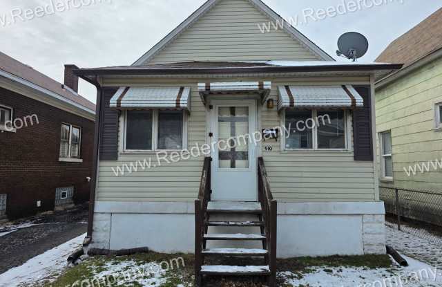3 bedroom house with brand new flooring - 910 Wilcox Street, Hammond, IN 46320