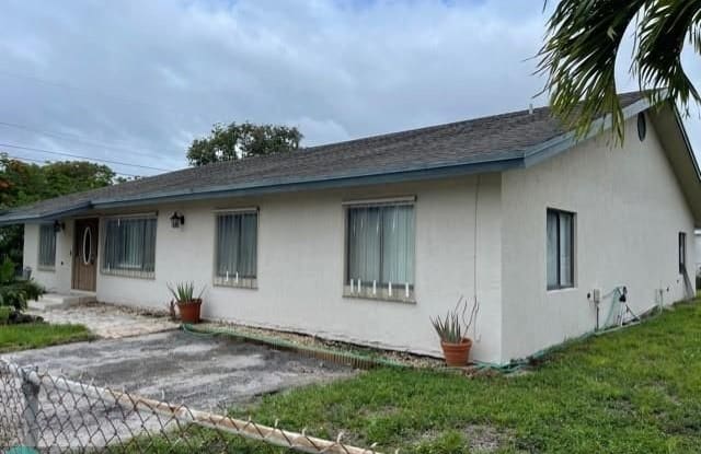 5181 NE 17th Ave - 5181 Northeast 17th Avenue, Pompano Beach, FL 33064