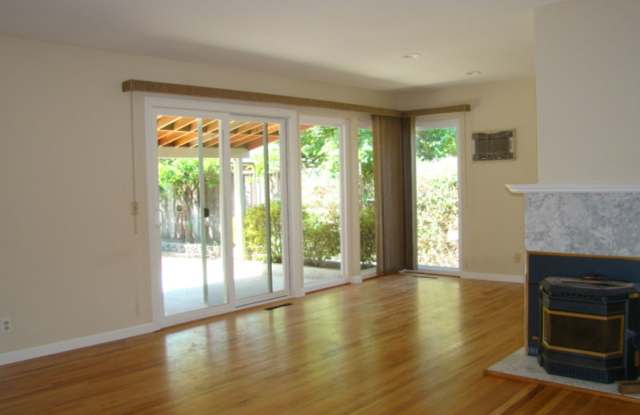 Single Family House, Storage space, 4-Bedroom, bonus room Gallery 3