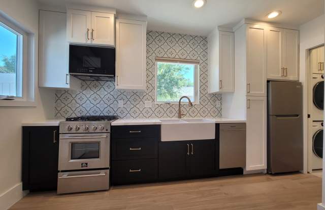 Newly Constructed 1-Bedroom Back House w/ith Private Parking in Riverside! photos photos