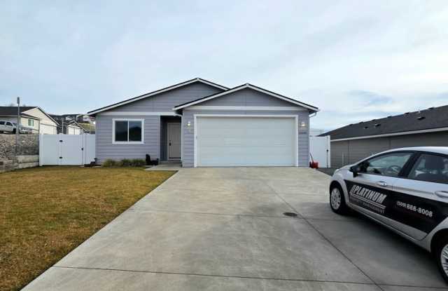 Modern 3 Bed / 2 Bath Rambler | Fully Fenced Yard + 2-Car Garage | Newer Neighborhood photos photos