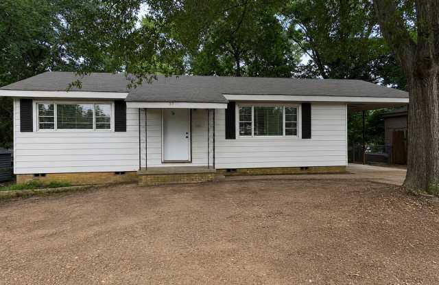 Beautifully Remodeled 3BR Home Near UALR & S University Ave – Modern Upgrades + Fenced Yard! photos photos