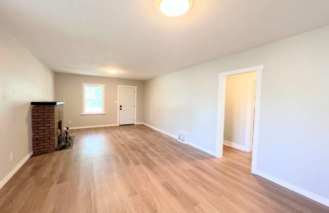 2 bedroom home with two car garage Gallery 3
