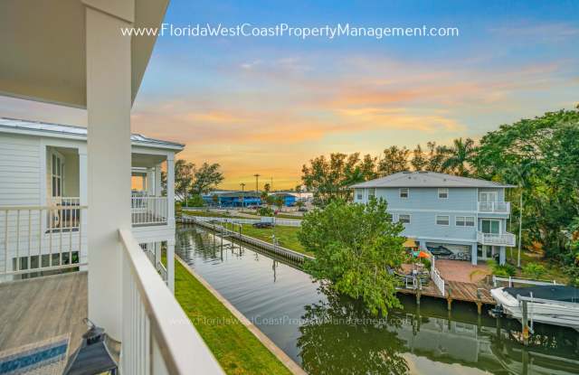 STUNNING FURNISHED CANAL HOME MOMENTS to ANNA MARIA ISLAND! LONG TERM LEASE! TRUE FLORIDA COASTAL RETREAT! Gallery 3