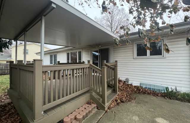 3 Bedroom 2 Full Bath and a Short Walk to White Oaks! Gallery 3