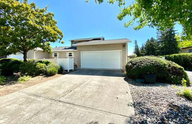 Beautifully Renovated Napa Townhome in Prime Location photos photos