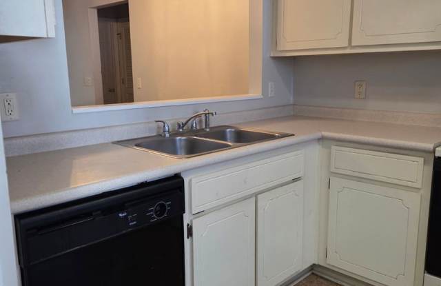 Very Spacious 2Bed 2Bath very close to Fort Stewart!! Gallery 4
