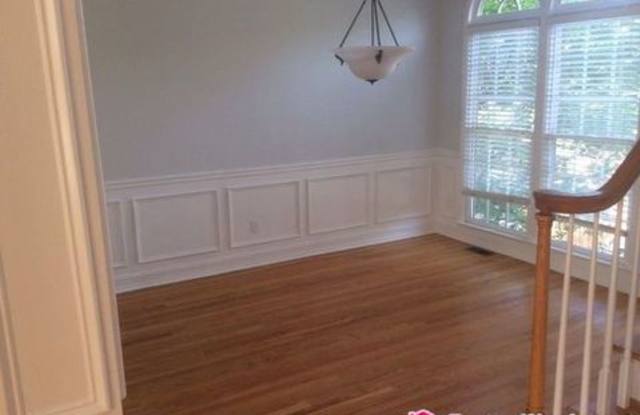 2462 Vivian Cir Gallery 3