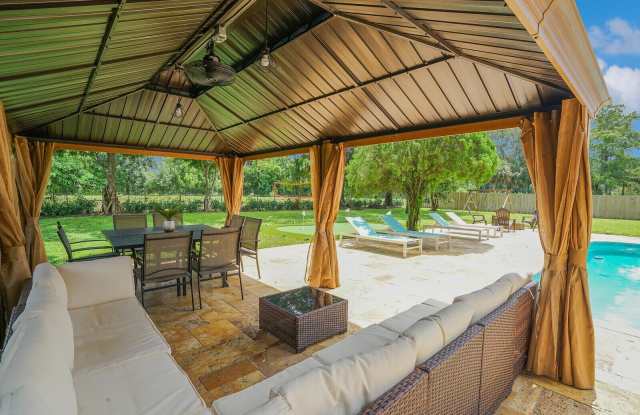 166 Old Country Road S Gallery 4