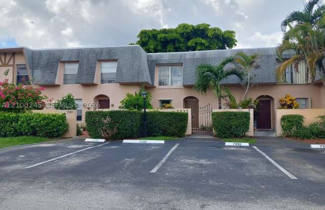 7332 SW 25th Ct Gallery 1