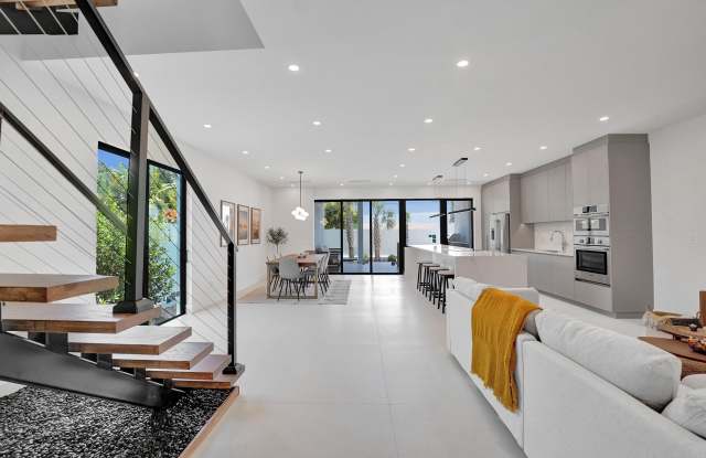 1525 NE 15TH Avenue photos photos