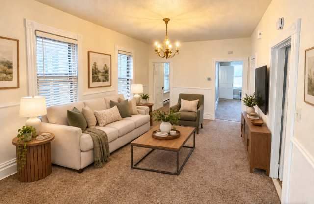 2 Blocks Off Brady - 2 Bedrooms, 1 Sauna Gallery 1