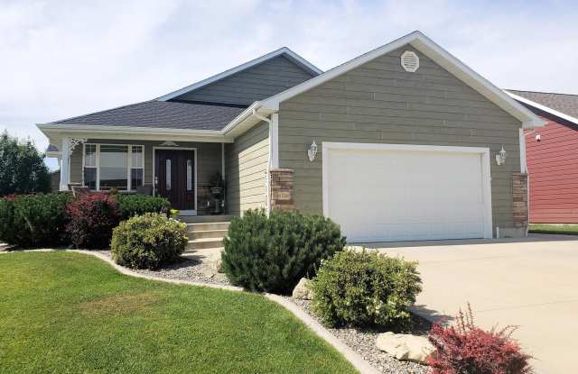 Fully Furnished Exquisite West-End Home! 650 Minimum Credit Score Required photos photos