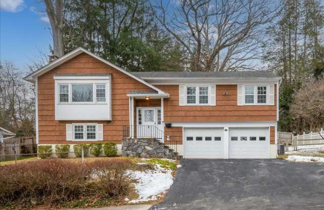 Croton On Hudon 4-Bedroom 2.5-Bathroom Home photos photos