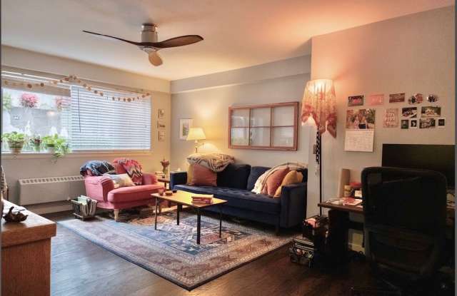 Spacious Queen Anne One Bedroom with Rooftop Space Needle views - Available 11/7/2026! Gallery 1