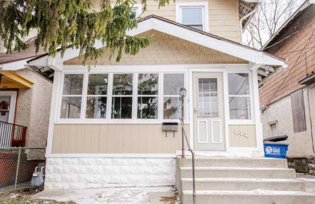 Cute three bedroom home in East Toledo! photos photos