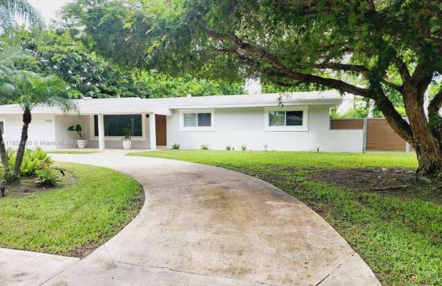 7425 SW 128th St photos photos
