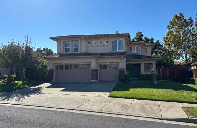 Beautiful 3-Bedroom Home in Paradise Valley West with 3-Car Garage Gallery 3