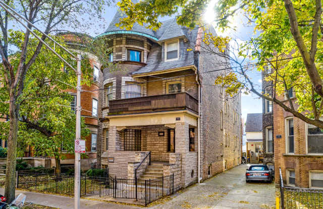 847 W Wellington photos photos
