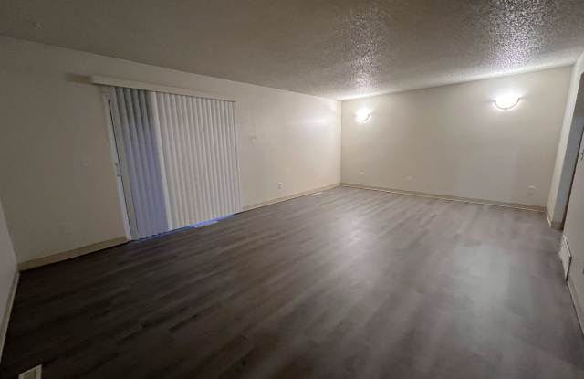 3 Bd Townhome Gallery 1
