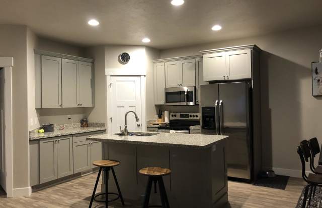 703 S 1803 W - 3 photos photos