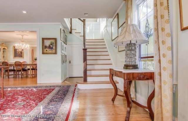 102 Lake Drive Gallery 4