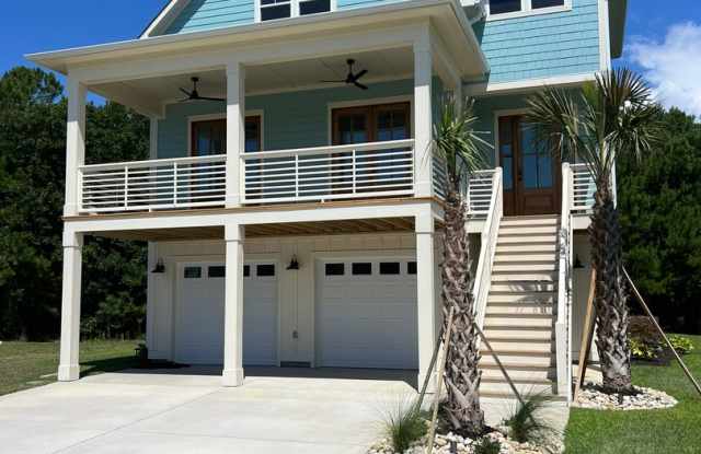 Beautifully appointed 4 bedroom home in Summerhouse on Everett Bay! photos photos