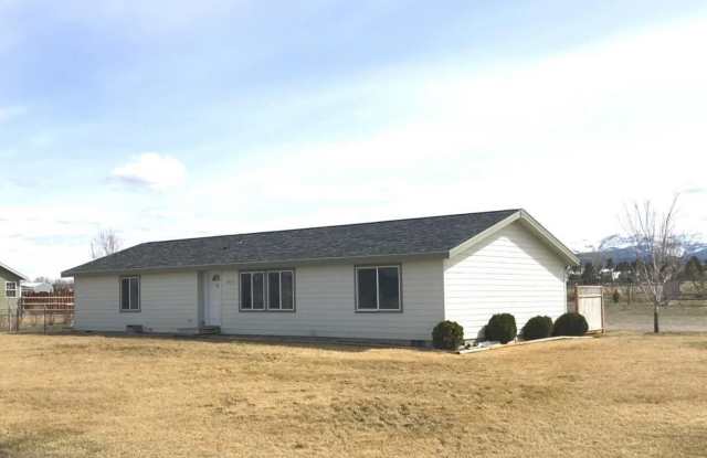 Three Bedroom with Garage in East Helena Gallery 1