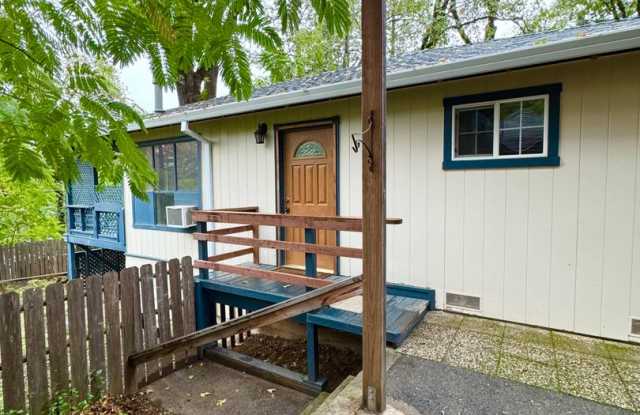 Cottage Style Home Nestled in the Trees!!! photos photos Cottage Style Home Nestled in the Trees!!! photos photos