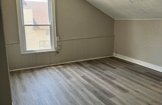 5619 Harvard Avenue Gallery 4