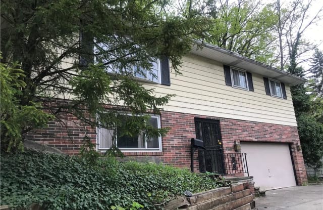 19220 Upper Valley Dr - 19220 Upper Valley Drive, Euclid, OH 44117