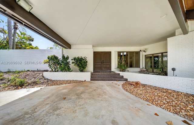 8925 SW 102nd Ter Gallery 2