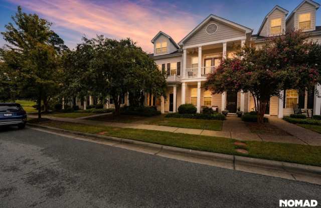 Charming 3BR Townhome in Governors Village, Chapel Hill NC Gallery 1