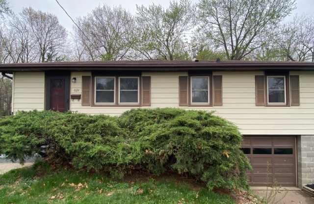 Spacious 3 Bedroom with Finished Basement - 4124 7th Place, Des Moines, IA 50313
