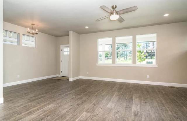 *50% off 1st Month** Lovely New SE Bend Earth Advantage Certified 3/3 Home!  20478 Murphy Rd. Gallery 4