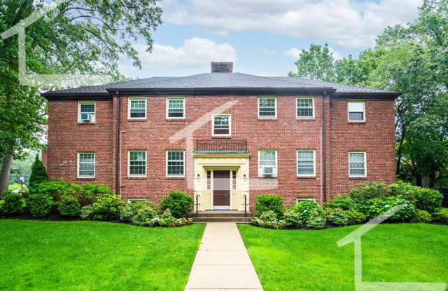 2BR 1Bth unit. Great Location! Vacant, ready to show photos photos