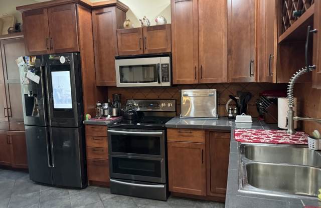172 Washington Avenue - 172 Washington Avenue, Albany, NY 12210