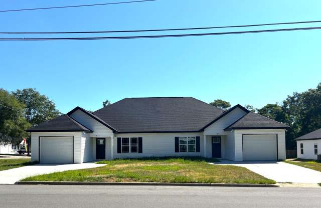 New Eastman Duplexes are now Available!!! - 207 Ogden Street, Eastman, GA 31023