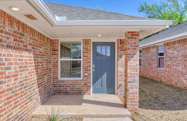 New Construction in Varenna Landing! Storm shelter and lawn care included! Gallery 4