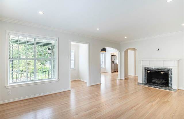 6163 Kenwood Avenue Gallery 3