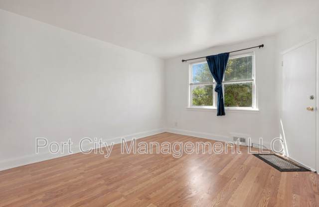 419 Gusryan Street - First Floor Gallery 4