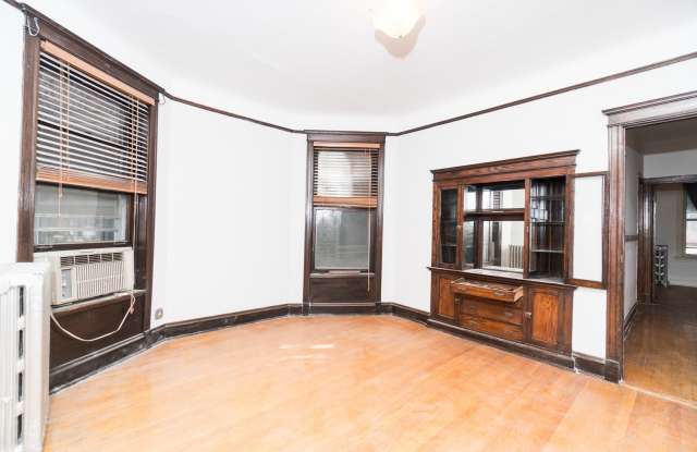 1223 W Gunnison Street Gallery 3